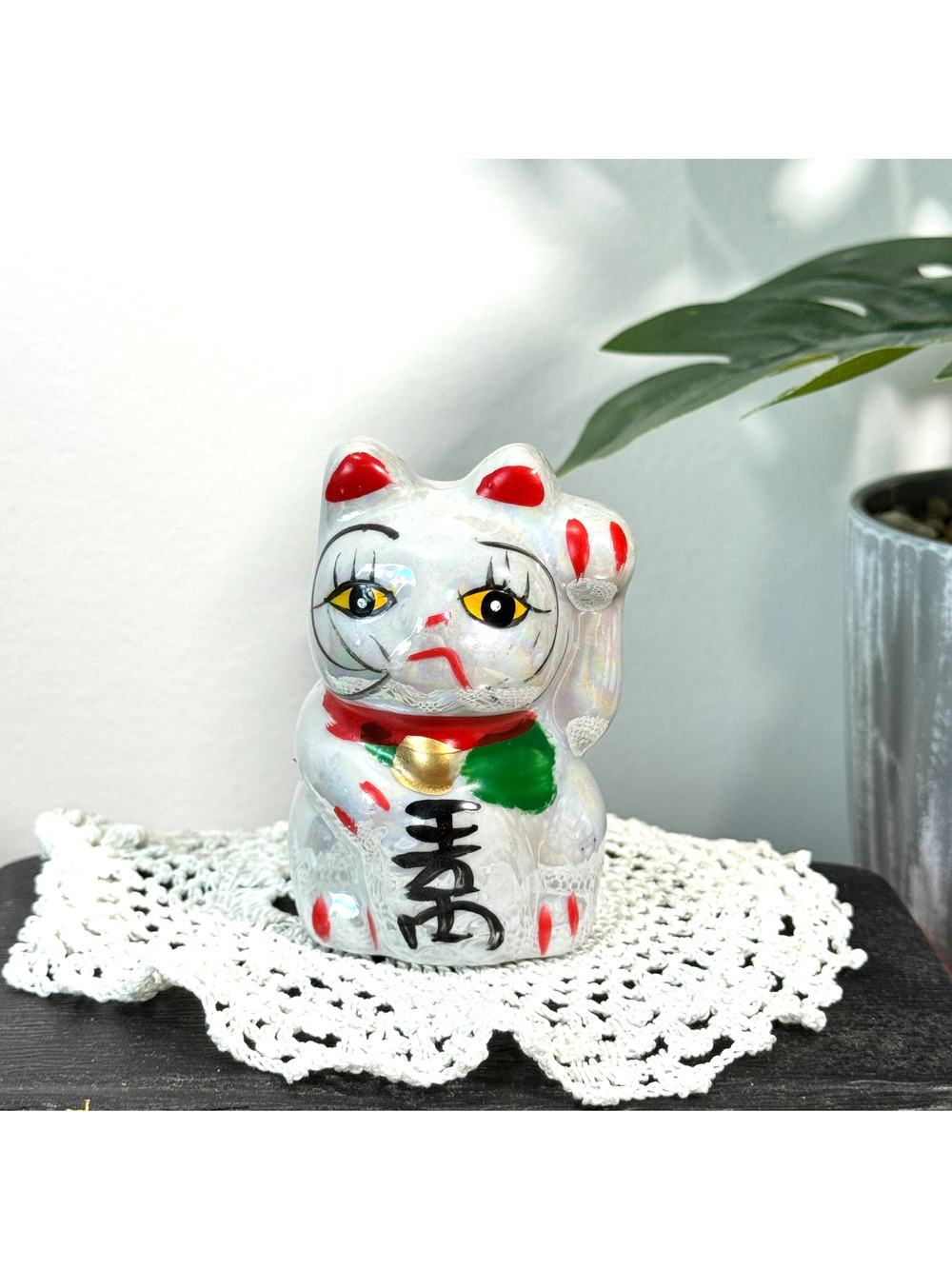 Maneki Neko Lucky Cat Moonglow Iridescent Opalescence Beckoning Cat Japanese 2.5